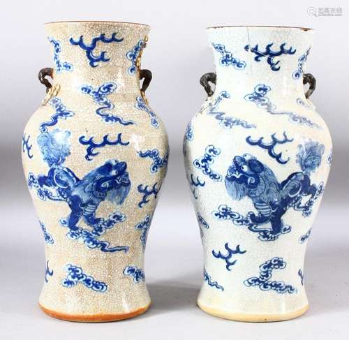 A PAIR OF CHINESE BLUE AND WHITE CRACKLE GLAZE TWIN HANDLE V...