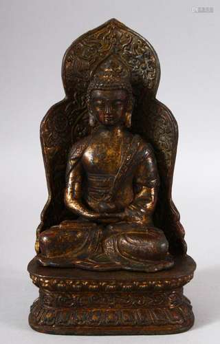 A CHINESE GILT BRINZE FIGURE OF BUDDHA / SHAKYAMUNI - in sea...