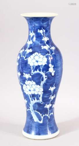 A 19TH CENTRY CHINESE BLUE & WHITE PORCELAIN PRUNUS VASE...