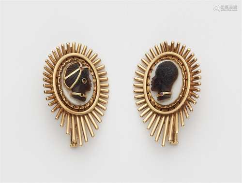 A pair of small 18k gold agate cameo habillé brooches