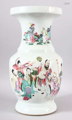 A GOOD LARGE CHINESE FAMILLE ROSE BALUSTER VASE, the body pa...