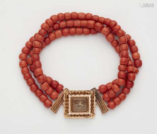 A 14k red gold and coral traditional Amsterdam necklace