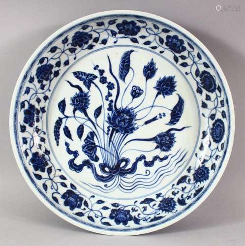 A CHINESE MING STYLE BLUE & WHITE LOTUS BOUQUET PORCELAI...