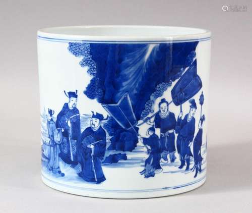 A LARGE CHINESE BLUE AND WHITE BRUSH POT, decorated with fig...