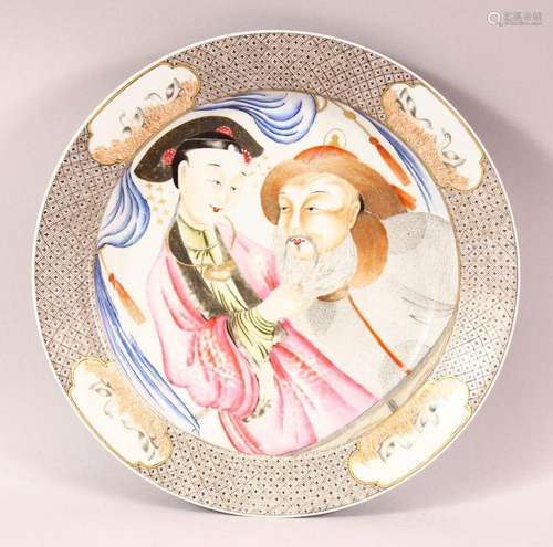 A GOOD CHINESE FAMILLE ROSE PORCELAIN DISH, the centre paint...