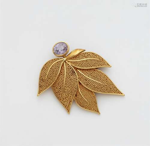 An 18/22k gold granulation brooch