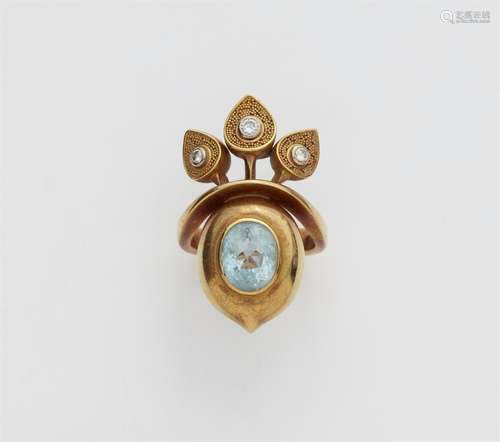 An 18k gold granulation aquamarine brooch