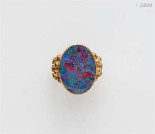 An 18k gold opal ring