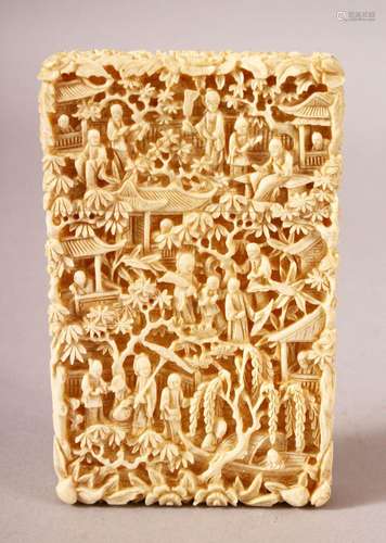 A FINE 19TH CENTURY CHINESE CANTON CARVED CARD CASE - finely...