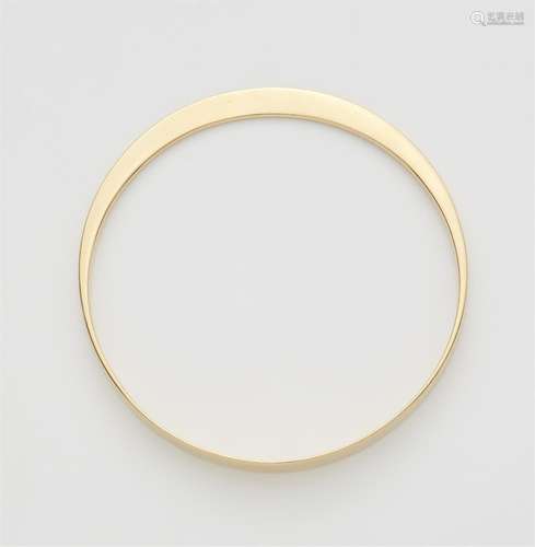 An 18k gold bangle