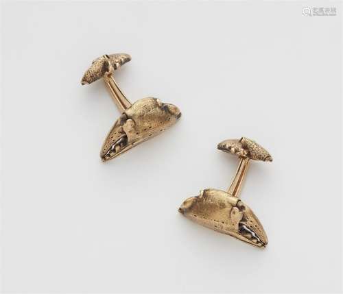 A pair of 18k gold crab claw cufflinks "Knieper"