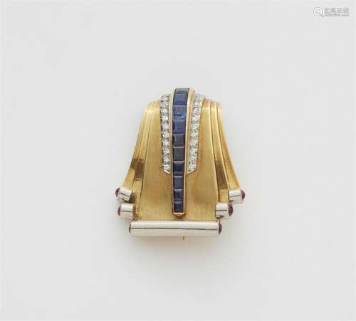 An 18k gold sapphire retro clip brooch