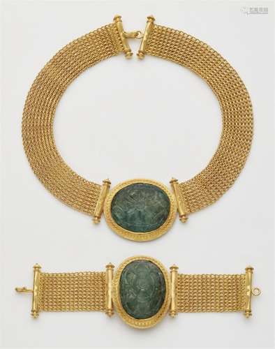 An 18k gold and carved emerald suite with case