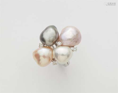 An 18k white gold ring with coloured pearls