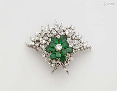 An 18k white gold and platinum diamond brooch with an emeral...