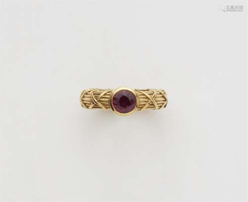 An 18k gold ruby ring