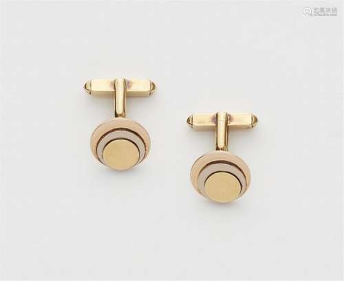 A pair of 18k gold cufflinks