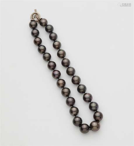 An 18k gold Tahiti pearl necklace