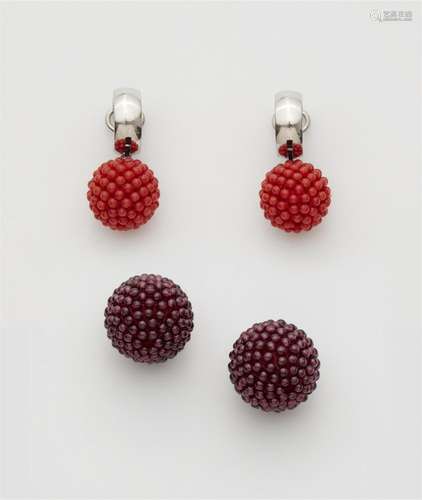 A pair of variable 18k white gold raspberry earrings