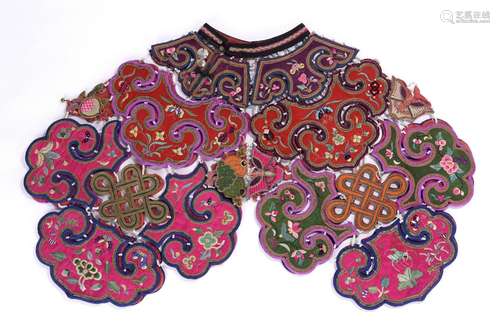 A Chinese Female Embroidered Silk Collar