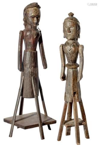 A PAIR OF INDIAN TRIBAL CARVED WOODEN DOLLS