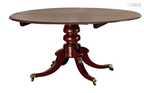 A LATE GEORGE III MAHOGANY CIRCULAR DINING TABLE