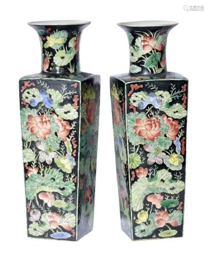A PAIR OF CHINESE FAMILLE NOIRE PORCELAIN VASES