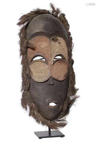 A NEW GUINEA CARVED AND POLYCHROME WOOD TRIBAL MASK