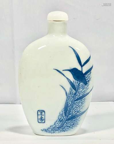 Chinese Blue & White Snuff Bottle