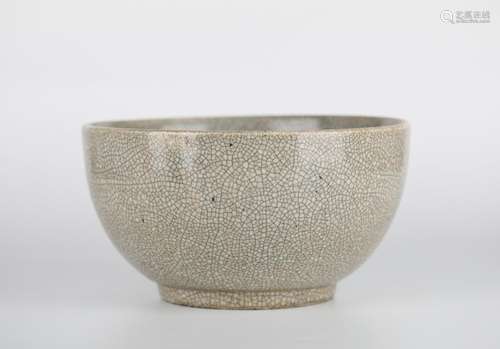 Chinese Celadon Glazed Crackle Bowl