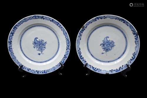 Paire d’assiettes en porcelaine de Chine XVIIIème siècle., L...