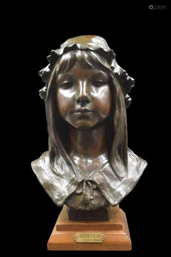 E. NAMUR (1852-1908)., Buste en Bronze, Jeune fille., Ht : 4...