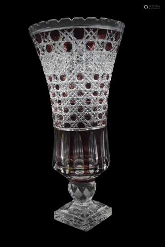 Vase en cristal taillé dans le style du Val Saint Lambert., ...