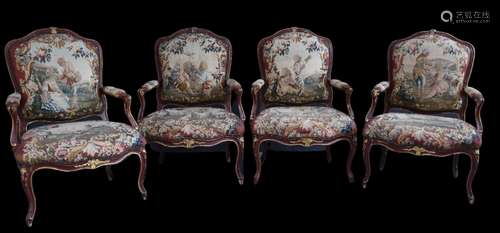 Série de quatre fauteuils d’époque Louis XV, en bois mouluré...