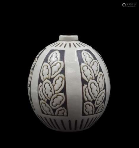 Charles CATTEAU (1880-1966)., Vase en grés Kéramis., D.1024,...