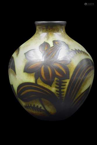 Charles CATTEAU (1880-1966)., Vase Boch Kéramis à décor mat ...