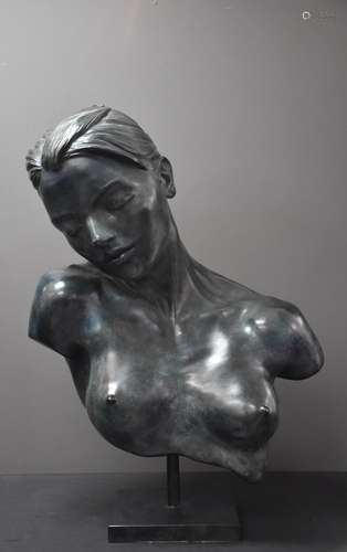 Yves PIRES (1958), Buste de femme à la poitrine dénudée., Ci...