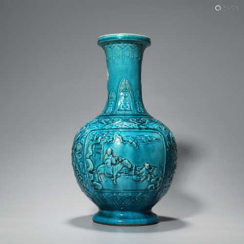 十八世纪 孔雀绿雕瓷赏瓶