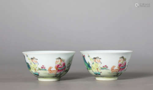 A Pair of Famille Rose Figures Bowl