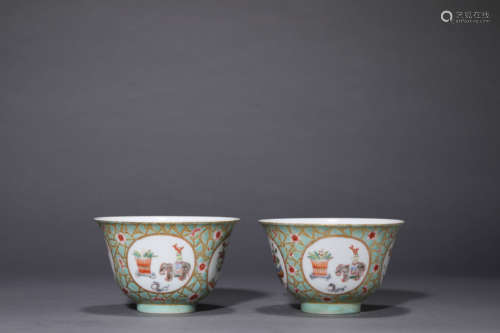 A Pair of Famille Rose Antique Bowls