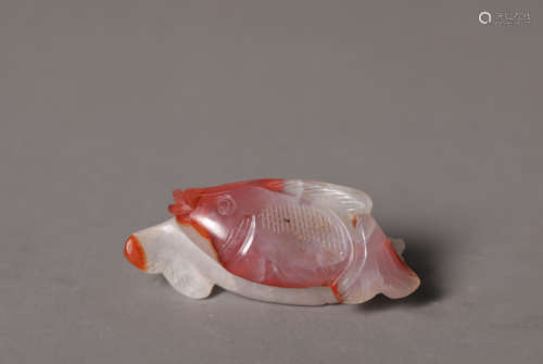 A Carved Agate Twin-Carp Pendant