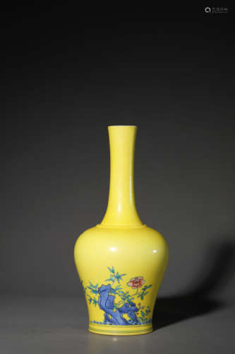 A Yellow-Ground and Underglaze Blue Flower and Bird Mallet-F...