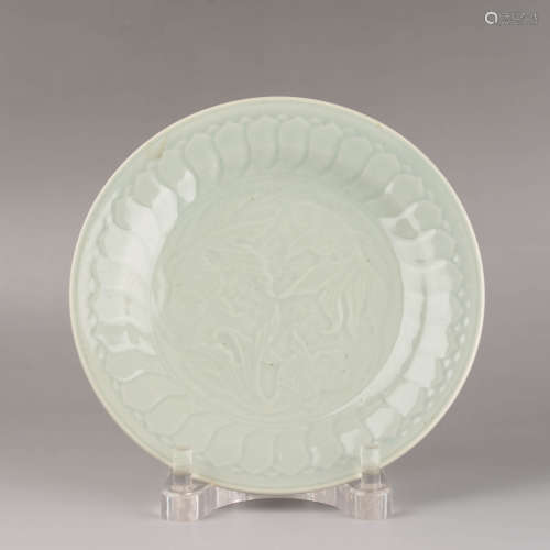 A Celadon Glaze Carp Plate