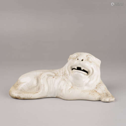 A White Glaze Pottery Mythical Beast