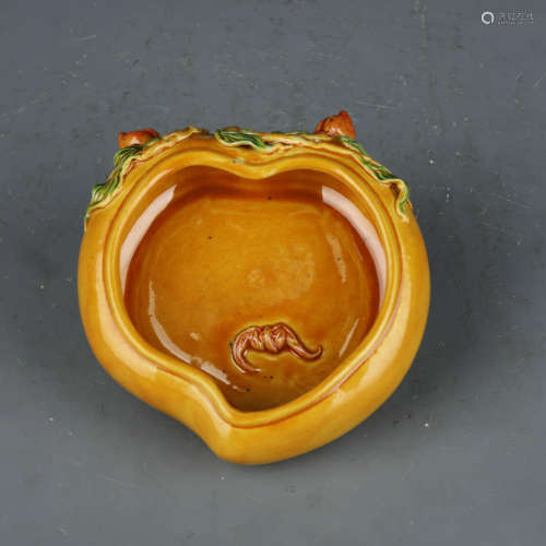 A Sancai Glaze Peach-Form Water Pot