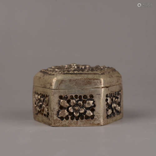 A Silver Casting Floral Box and Cover