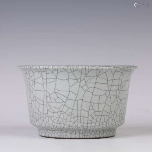 A Ge Type Ice Crackle Bowl