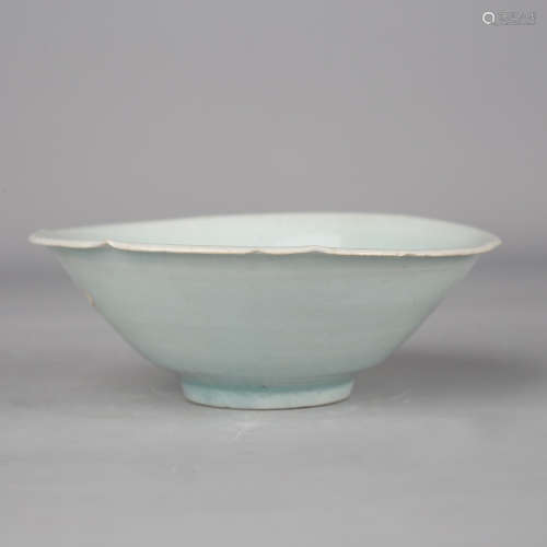 A Misty-Blue Glaze Bowl