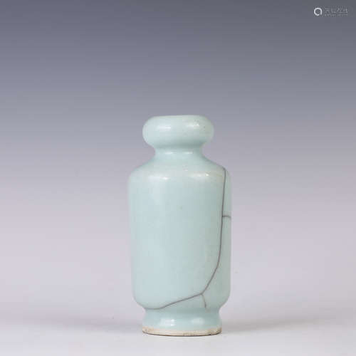 A Guan Type Garlic-Head Shape Vase