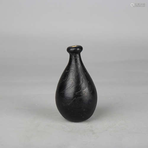 A Black Glassware Vase